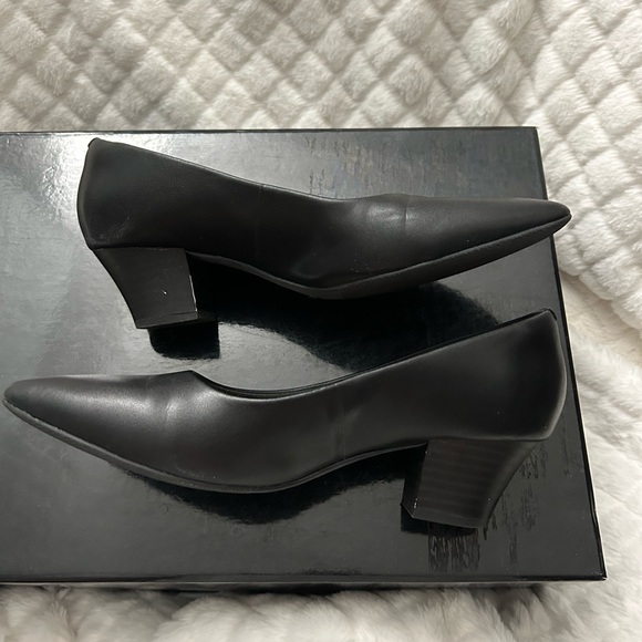 Clarks Kitten Heels - Picture 11 of 11